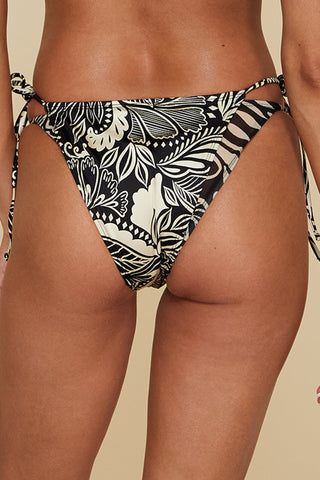 Back pose #1 of Miyajima in Poseidon Bikini Bottom